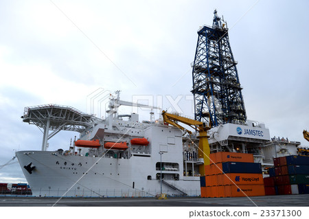 Deep sea exploration ship "CHIKYU" 23371300