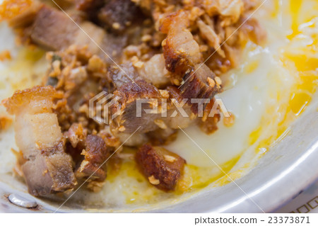 pan-fried egg with pork and toppings, 23373871