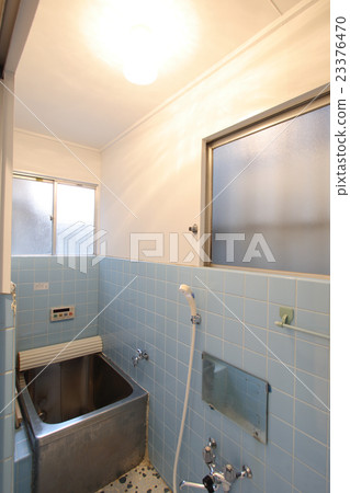 房屋裝修改造稀有實用材料拆解前衛生間舊臟老化 房屋裝修改造稀有實用材料拆解前衛生間舊臟老化 23376470