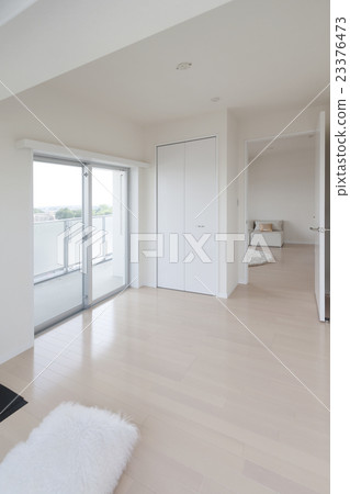 住宅公寓客廳西式圖像陽台明亮的白色房間自然光 23376473