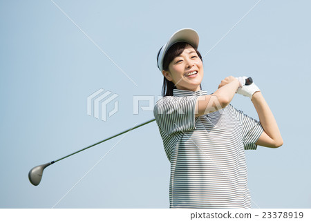 Middle couple image 23378919