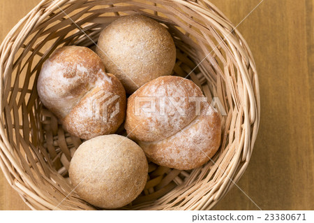 Bread in a basket 23380671