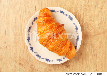 Croissant 23380883
