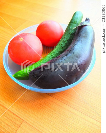 Assorted summer vegetables Assorted summer vegetables 23383063
