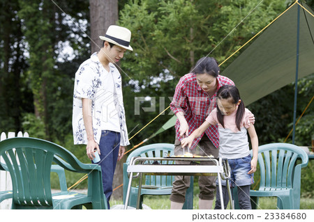 Family barbecue 23384680