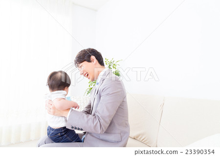 Family Single Father Ikumen baby and father copy space white back 23390354