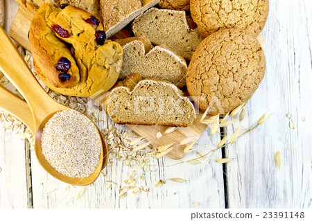 Bread and biscuits oat with bran on board top Bread and biscuits oat with bran on board top 23391148