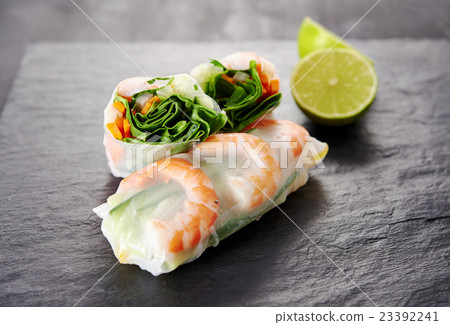 spring rolls with shrimps 23392241