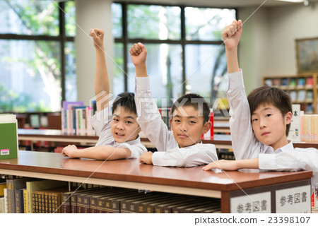 Male junior high school student Male junior high school student 23398107