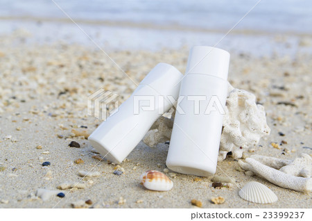 Sunscreen and sea Sunscreen and sea 23399237