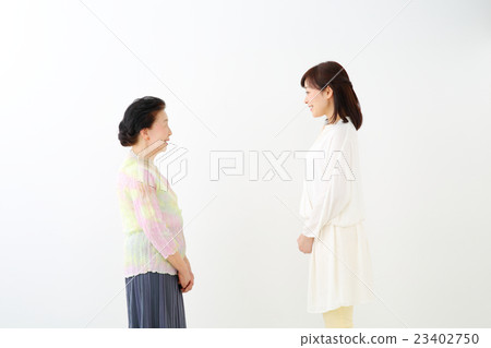 Senior woman / middle woman face to face 23402750