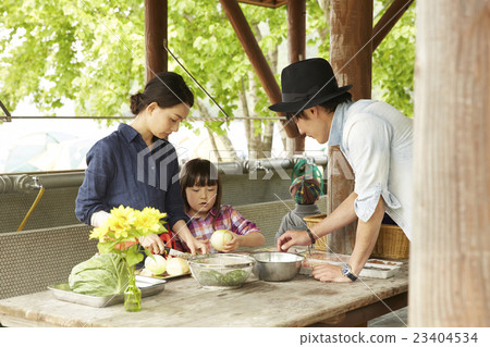 Family camp food 23404534