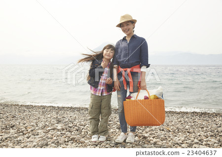 Maternal and child travel Maternal and child travel 23404637