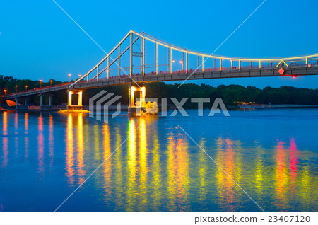 Kiev Pedestrian Bridge 23407120