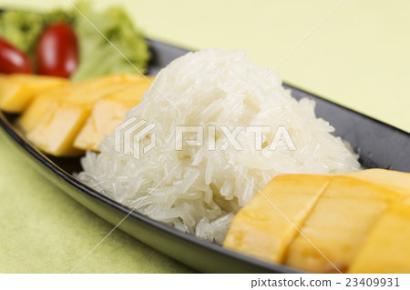 Ripe mango and sticky rice Ripe mango and sticky rice 23409931