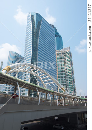 Chong Nonsi skywalk at Bangkok skytrain station  23411237