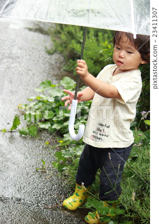 嬰兒1個半陰雨天 嬰兒1個半陰雨天 23411307