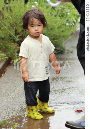 嬰兒1個半陰雨天 嬰兒1個半陰雨天 23411310