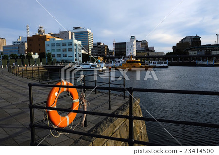 Yokohama Port at dusk 23414500