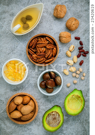 Selection food sources of omega 3 . 23420619