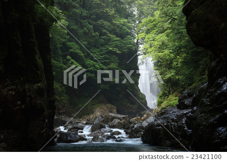 Shishi Fuchibu Nigo Niko Falls in Osugitani 23421100