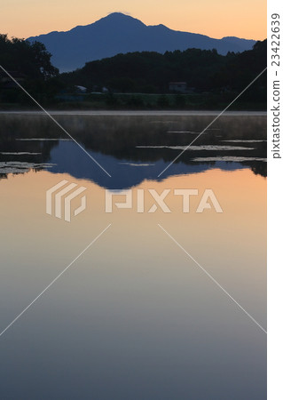 交付黎明的水面日 23422639