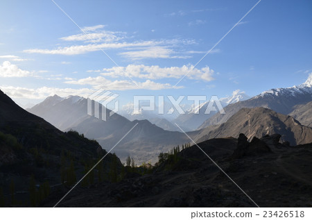 從巴基斯坦Hunza Duikel看見的美麗的山 23426518