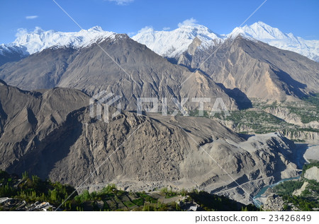 從巴基斯坦Hunza Duikel和Karakorum高速公路看見的美麗的山和村莊 23426849