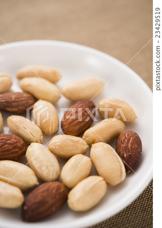 Mixed nuts 23429519
