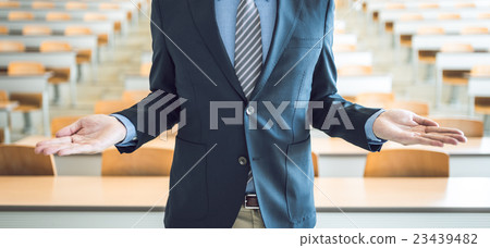 一位教授 一位教授 23439482