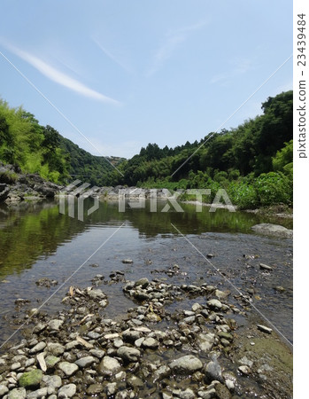 平靜的河流 平靜的河流 23439484
