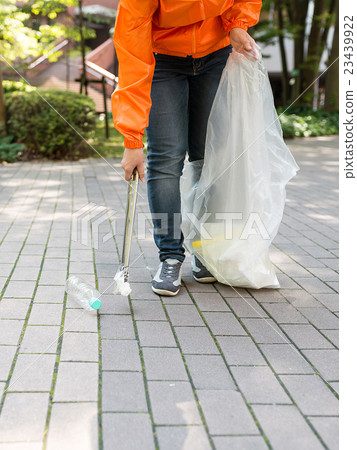 Picking up rubbish 23439922