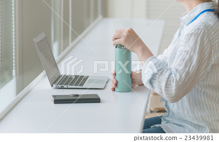 休息室自助餐廳 23439981