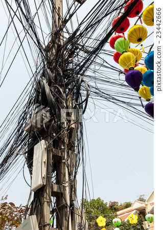 越南會安電線混合的電線桿 23442666