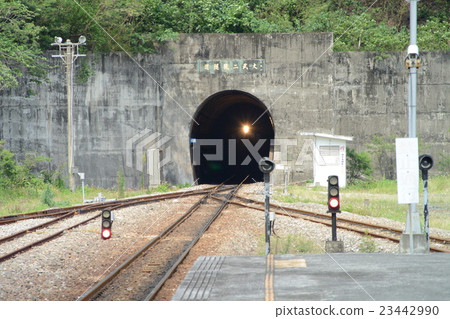 一條隧道 一條隧道 23442990
