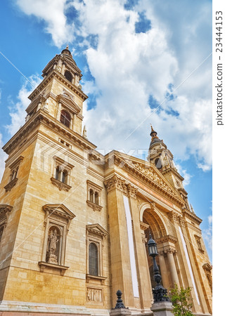 St.Stephen Basilica in Budapest at daytime St.Stephen Basilica in Budapest at daytime 23444153