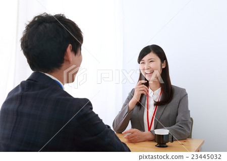 親自見面（會議女性男性企業職員員工面試面試面試） 23445032