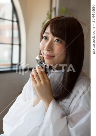 二十多歲的女人在理髮師 23446686