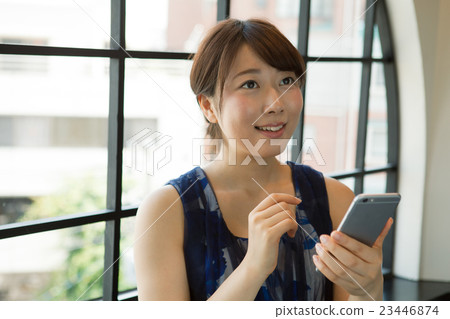 一個美麗的女人正在開會 一個美麗的女人正在開會 23446874