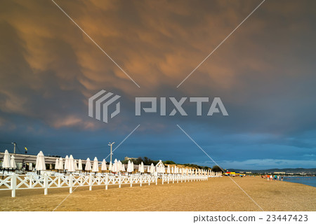 MAMMATUS over the beach after a storm MAMMATUS over the beach after a storm 23447423