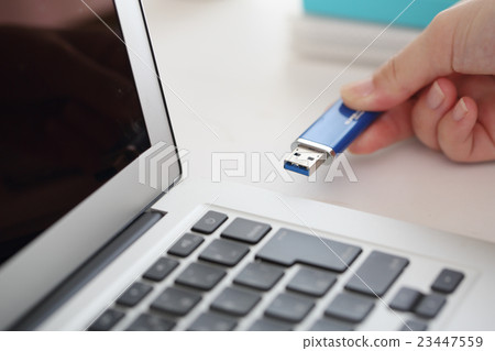 USB存儲器和計算機 23447559