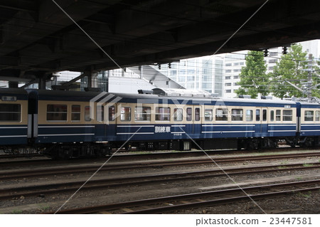 115 series train in Toyota train district 23447581