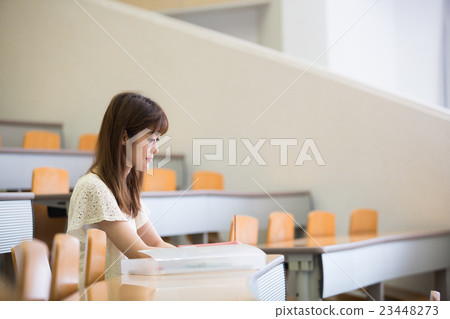 上課的學生 上課的學生 23448273