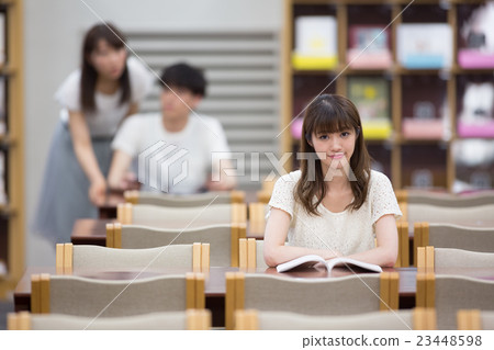 在圖書館學習 在圖書館學習 23448598