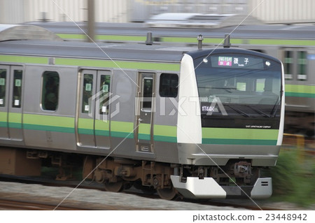 Yokohama line E233 series directly connected to Negishi line (panning shot) 23448942