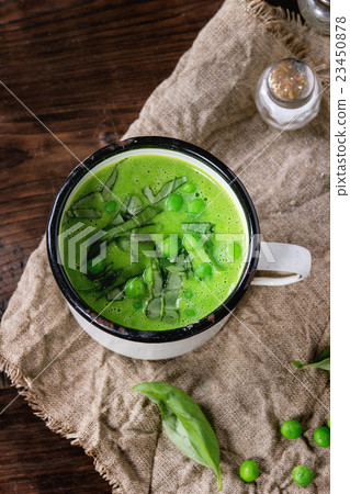Pea cream soup 23450878