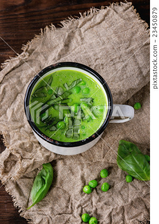 Pea cream soup 23450879