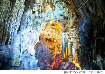 Stalactite Thien Cung cave in Ha Long Bay Vietnam Stalactite Thien Cung cave in Ha Long Bay Vietnam 23458024