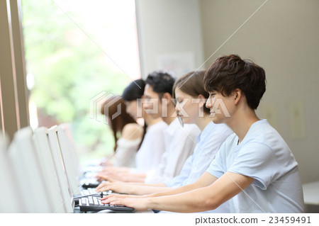 College student / specialized student job hunting net cafe image 23459491