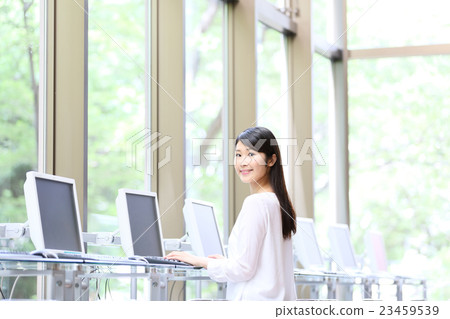 College student / specialized student job hunting net cafe image 23459539